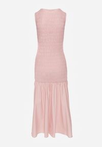 Renee - Różowa Sukienka Drop Waist Bez Rękawów Zdobiona Marszczeniem Natinelle. Kolor: różowy. Materiał: tkanina. Długość rękawa: bez rękawów. Wzór: aplikacja. Sezon: lato. Styl: klasyczny, wizytowy #6