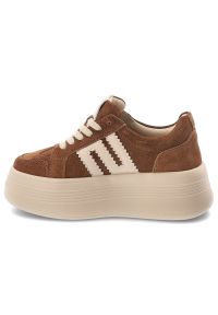 Sneakersy damskie Filippo, wykonane ze skóry naturalnej i skóry zamszowej fason na wysokiej platformie, brązowe, DP7704/26 BR. Okazja: na co dzień. Kolor: brązowy. Materiał: skóra, zamsz. Obcas: na platformie. Styl: casual, elegancki #2