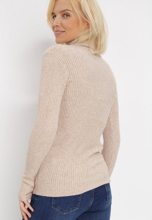 Born2be - Beżowy Golf Oranya. Typ kołnierza: golf. Kolor: beżowy. Materiał: dzianina, prążkowany. Długość rękawa: długi rękaw. Długość: długie