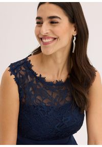 bonprix - Sukienka mini z koronką. Kolor: niebieski. Materiał: koronka. Wzór: koronka. Styl: elegancki. Długość: mini #2
