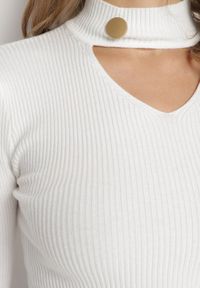 Born2be - Biały Sweter z Golfem z Ozdobnym Wycięciem Essine. Typ kołnierza: golf. Kolor: biały. Materiał: materiał. Sezon: zima