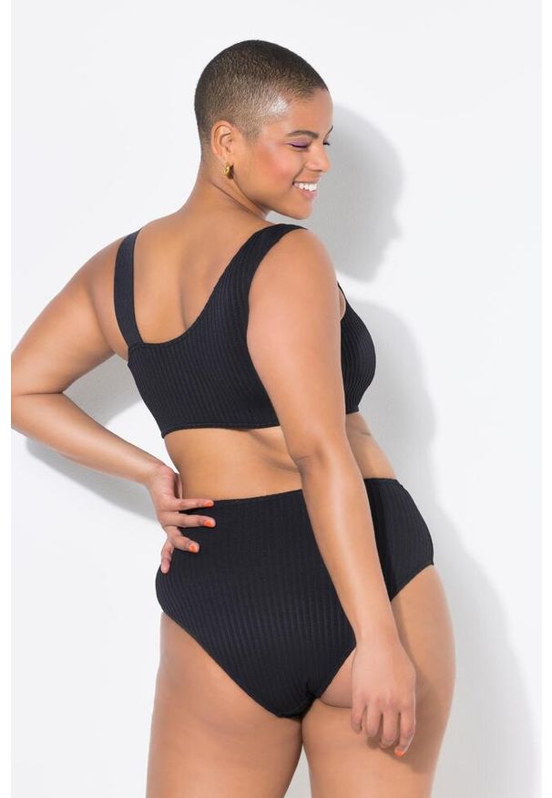 ULLA POPKEN - Damskie Figi od bikini krój z wysokim stanem fakturowane paski. Stan: podwyższony. Kolekcja: plus size. Kolor: czarny. Materiał: elastan, poliester, materiał. Wzór: paski