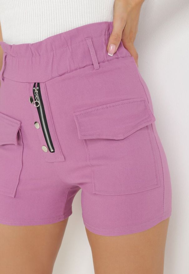 Born2be - Ciemnoróżowe Szorty z Gumką w Pasie Virni. Kolor: różowy. Materiał: jeans. Wzór: aplikacja. Sezon: lato