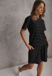 Renee - Czarny T-shirt z Bawełny Ozdobiony Poziomymi Paskami Nautida. Okazja: na co dzień. Kolor: czarny. Materiał: bawełna. Wzór: aplikacja. Styl: casual #1