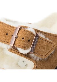Birkenstock Kapcie Arizona Fur 1001135 Brązowy. Kolor: brązowy. Materiał: welur, skóra