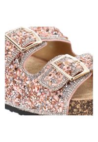 Sca'viola - Różowe Klapki Sca'Viola Modne Obuwie Damskie. Kolor: różowy. Wzór: paski, aplikacja. Sezon: lato. Styl: elegancki, glamour #7