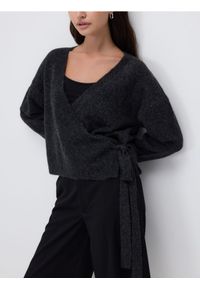 Reserved - Sweter z wiązaniem - ciemnoszary. Kolor: szary. Materiał: wełna, dzianina