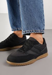 Born2be - Czarne Sneakersy w Stylu Tenisówek Ozdobione Geometrycznym Wzorem Fesilia. Okazja: na co dzień. Kolor: czarny. Materiał: jeans. Wzór: aplikacja, geometria #6