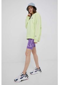 Karl Kani szorty damskie kolor fioletowy z aplikacją high waist. Stan: podwyższony. Kolor: fioletowy. Wzór: aplikacja