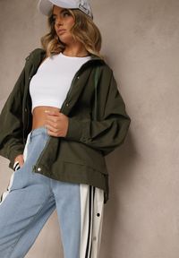 Renee - Ciemnobeżowa Kurtka o Fasonie Oversize z Kapturem Malinessa. Okazja: na co dzień, na spacer. Typ kołnierza: kaptur. Kolor: beżowy. Materiał: jeans. Długość rękawa: długi rękaw. Długość: długie. Styl: sportowy, klasyczny, elegancki, casual