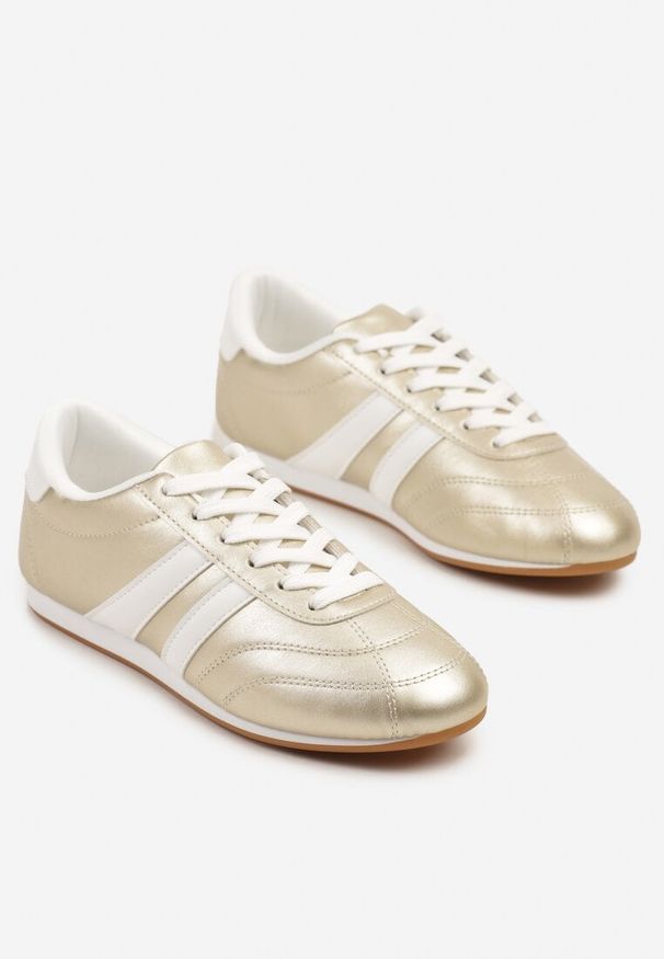 Born2be - Złoto-Białe Sznurowane Sneakersy w Stylu Tenisówek Liavessa. Kolor: złoty. Materiał: jeans. Obcas: na płaskiej podeszwie
