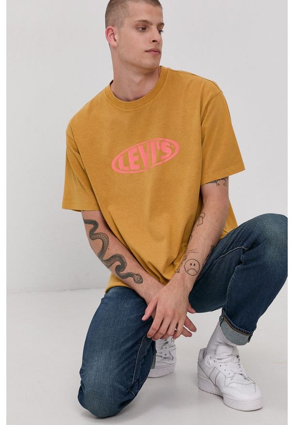 Levi's® - Levi's - T-shirt bawełniany. Okazja: na spotkanie biznesowe. Kolor: żółty. Materiał: bawełna. Wzór: nadruk. Styl: biznesowy