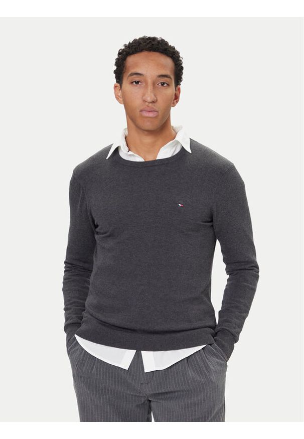 TOMMY HILFIGER - Tommy Hilfiger Sweter Essential Ssnl MW0MW39999 Szary Regular Fit. Kolor: szary. Materiał: bawełna