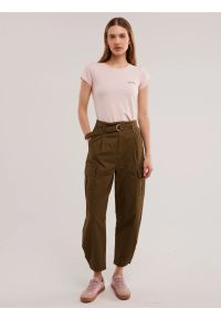 Big-Star - Koszulka damska z niewielkim logo różowa Irsera 600. Okazja: na co dzień. Kolor: różowy. Materiał: bawełna, jeans, materiał. Wzór: haft. Styl: elegancki, casual