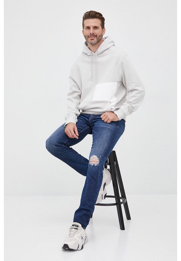 Calvin Klein Jeans bluza bawełniana J30J319697.PPYY męska kolor szary z kapturem z nadrukiem. Typ kołnierza: kaptur. Kolor: szary. Materiał: bawełna. Wzór: nadruk