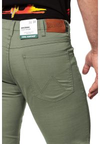 Wrangler - WRANGLER SPODNIE MĘSKIE ARIZONA MOSS GREEN W12OV6330 112126477. Materiał: materiał #4