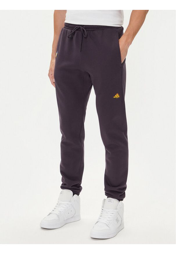 Adidas - adidas Spodnie dresowe Fortnite JV8015 Fioletowy Regular Fit. Kolor: fioletowy. Materiał: bawełna