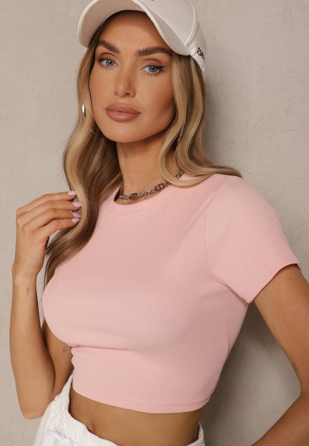 Renee - Różowy T-shirt z Bawełny z Prążkowanego Materiału Aszedi. Okazja: na co dzień. Kolor: różowy. Materiał: prążkowany, materiał, bawełna. Wzór: prążki. Styl: casual, klasyczny