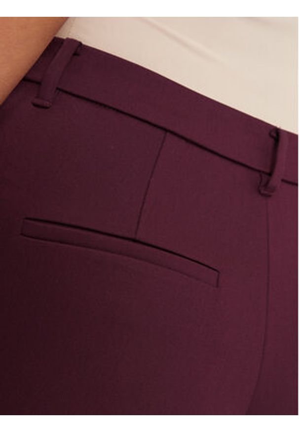 Guess Spodnie materiałowe Zoe W4BB16 WGIH2 Bordowy Regular Fit. Kolor: czerwony. Materiał: syntetyk, wiskoza