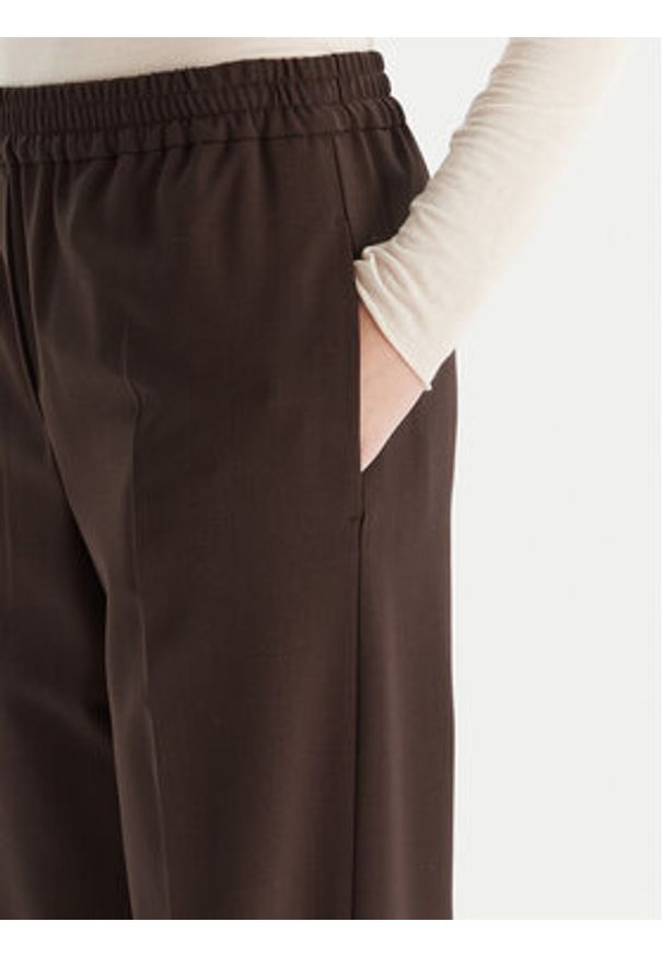 Weekend Max Mara Spodnie materiałowe Petra 2525136032 Brązowy Regular Fit. Kolor: brązowy. Materiał: syntetyk