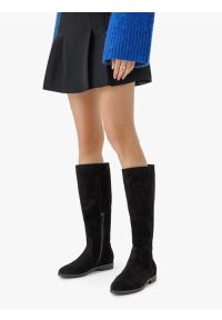 Ryłko - Czarne płaskie kozaki ze skóry welurowej. Okazja: na co dzień. Nosek buta: okrągły. Zapięcie: zamek. Kolor: czarny. Szerokość cholewki: normalna. Materiał: welur, skóra. Obcas: na obcasie. Styl: street, casual. Wysokość obcasa: niski #1