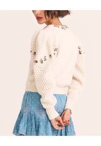 LOVE SHACK FANCY - Sweter z haftem Kenzly. Kolor: biały. Materiał: dzianina. Wzór: haft. Styl: klasyczny