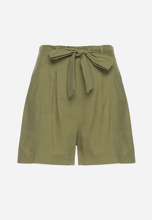 Born2be - Zielone Bawełniane Szorty Bermudy z Gumką z Tyłu i Materiałowym Paskiem Loviana. Okazja: na spotkanie biznesowe. Stan: podwyższony. Kolor: zielony. Materiał: bawełna, materiał. Sezon: lato. Styl: biznesowy, elegancki