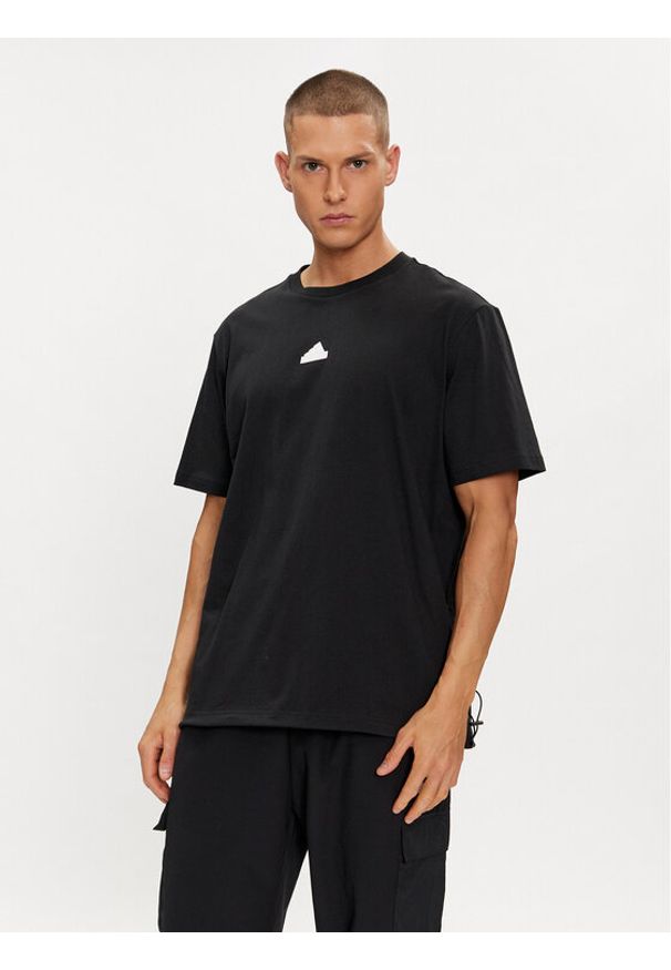 Adidas - adidas T-Shirt City Escape IR5171 Czarny Loose Fit. Kolor: czarny. Materiał: bawełna