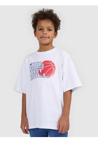 4f - 4F T-shirt loose z nadrukiem chłopięcy - biały 134/140 (8-10 lat). Okazja: na co dzień, na uczelnię. Kolor: biały. Materiał: bawełna, skóra, materiał, dresówka. Wzór: nadruk. Sezon: lato. Styl: casual, sportowy #1
