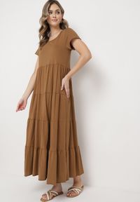 Born2be - Brązowa Bawełniana Sukienka Maxi Rozkloszowana z Okrągłym Dekoltem Isari. Kolor: brązowy. Materiał: bawełna. Długość: maxi