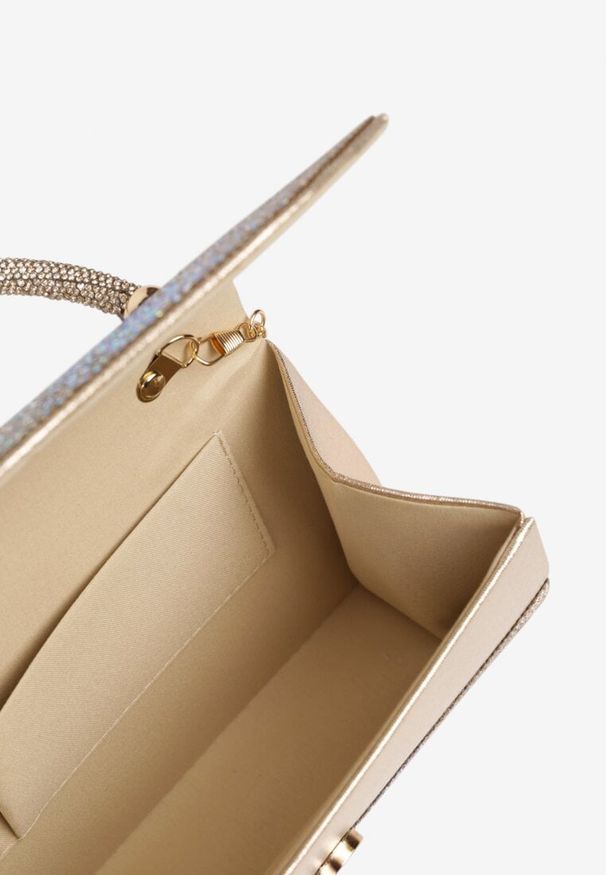 Born2be - Złota Koktajlowa Torebka Ozdobiona Cyrkoniami Delmine. Kolor: złoty. Wzór: aplikacja. Styl: wizytowy. Rodzaj torebki: na ramię