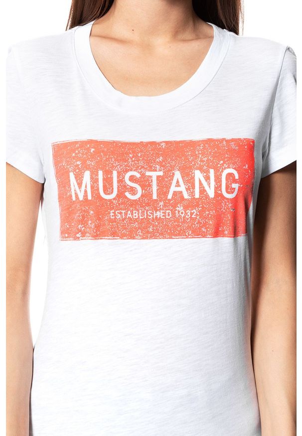 Mustang - MUSTANG T SHIRT DAMSKI Alexia C Logo 1009482 2045. Wzór: nadruk