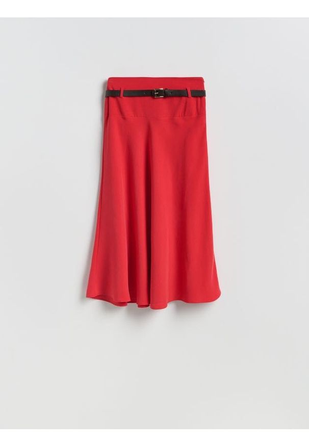 Reserved - Spódnica midi z paskiem - czerwony. Kolor: czerwony. Materiał: tkanina, wiskoza