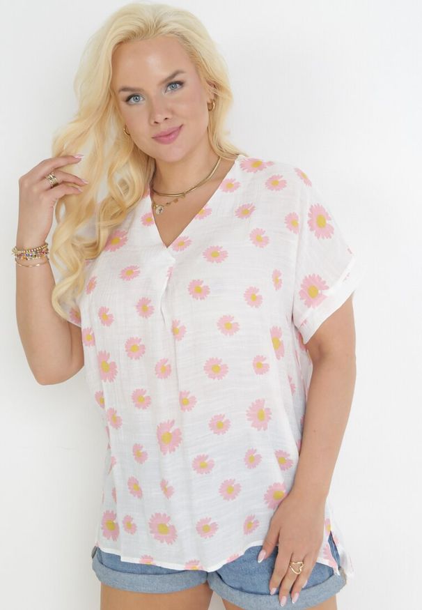 Born2be - Biało-Różowa Bluzka w Rustykalnym Stylu w Kwiaty Aldora. Kolor: biały. Materiał: materiał. Długość rękawa: krótki rękaw. Długość: krótkie. Wzór: kwiaty