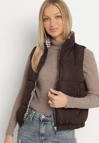 Born2be - Brązowa Pikowana Kamizelka z Ozdobną Podszewką Olianela. Okazja: na co dzień, na spacer. Kolor: brązowy. Materiał: jeans. Wzór: aplikacja. Styl: casual, elegancki #7