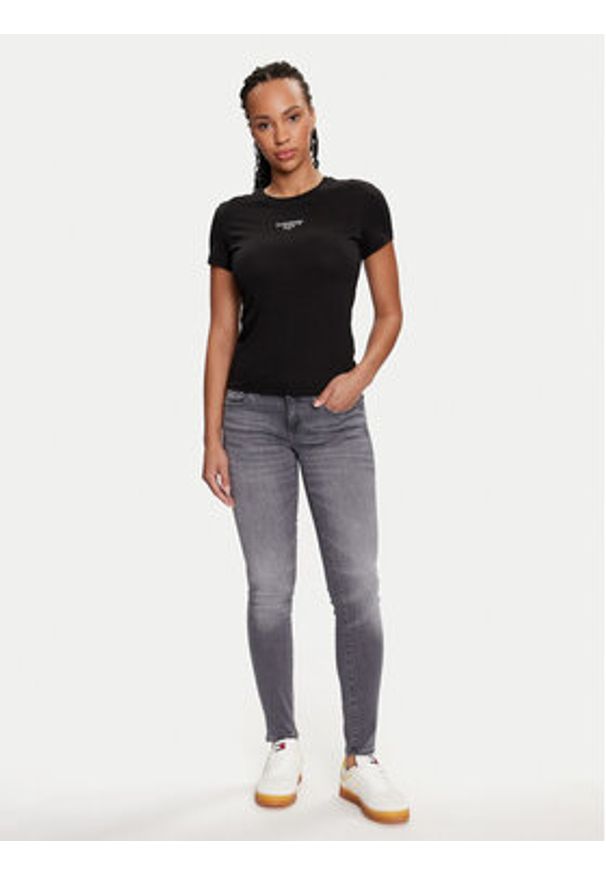 Tommy Jeans T-Shirt Essential DW0DW18397 Czarny Slim Fit. Kolor: czarny. Materiał: bawełna, wiskoza