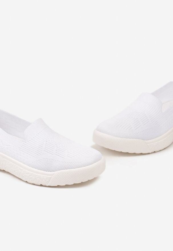 Born2be - Białe Tenisówki na Gumowej Podeszwie z Materiałową Cholewką i Wzorkami Erael. Zapięcie: bez zapięcia. Kolor: biały. Materiał: materiał, guma. Szerokość cholewki: normalna