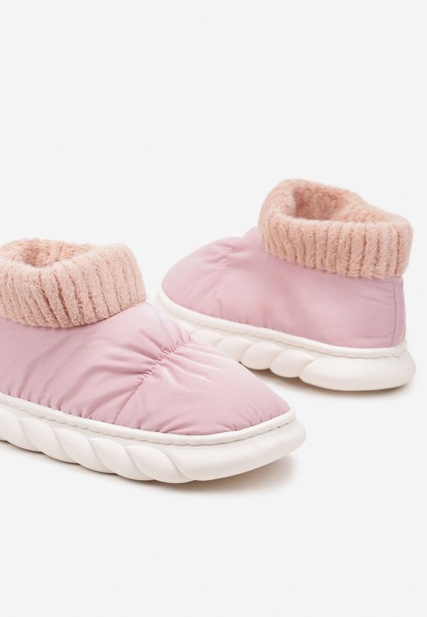 Born2be - Różowe Kapcie Vices Pikowane na Piankowej Podeszwie Floraviel. Okazja: na co dzień, do domu. Kolor: różowy. Materiał: dzianina, futro. Obcas: na płaskiej podeszwie. Styl: casual