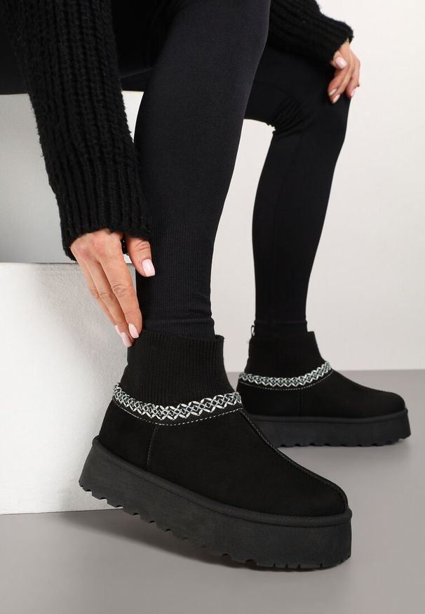 Renee - Czarne Śniegowce na Platformie ze Skarpetową Cholewką Erevelis. Okazja: na spacer, na co dzień. Kolor: czarny. Materiał: jeans. Szerokość cholewki: normalna. Wzór: aplikacja. Sezon: zima. Obcas: na platformie. Styl: casual