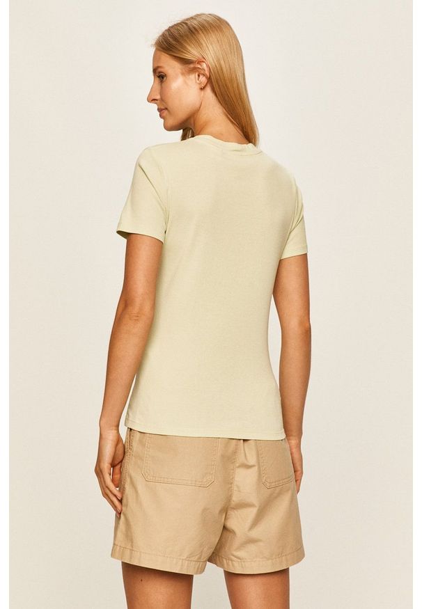 Levi's® - Levi's - T-shirt. Okazja: na co dzień, na spotkanie biznesowe. Kolor: zielony. Materiał: dzianina. Wzór: gładki. Styl: biznesowy, casual