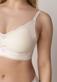 Born2be - Jasnobeżowy Usztywniany Biustonosz Bezszwowy Bez Fiszbin Pretiona. Kolor: beżowy. Materiał: materiał #3