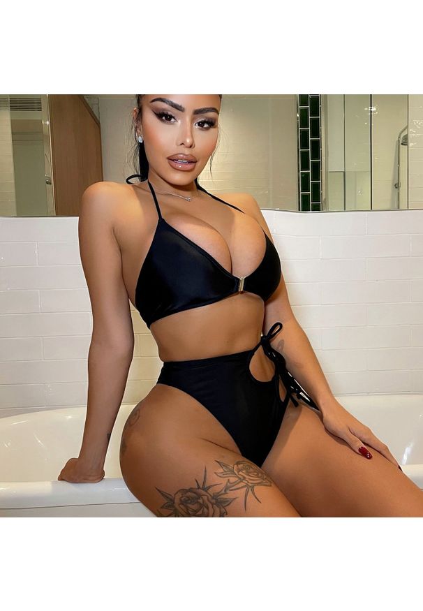 Intica - Bikini asymetryczne plażowe z elastycznego materiału Anja. Kolor: czarny. Materiał: materiał. Długość: długie