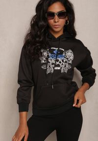 Renee - Czarna Modna Bluza z Nadrukiem i Kapturem Arinalu. Kolor: czarny. Materiał: polar. Wzór: nadruk