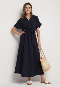 Born2be - Granatowa Sukienka z Bawełną i Ozdobnym Paskiem Lunistra. Okazja: na co dzień. Kolor: niebieski. Materiał: bawełna. Wzór: aplikacja. Styl: elegancki, casual, klasyczny #7