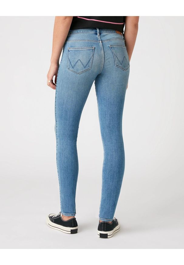 Wrangler - SPODNIE DAMSKIE WRANGLER SKINNY SWEET VINTAGE W28KZM29B 112128372. Styl: vintage