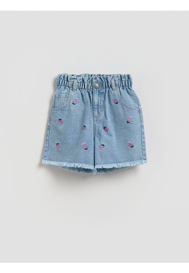 Reserved - Jeansowe szorty z haftem - niebieski. Kolor: niebieski. Materiał: jeans. Wzór: haft
