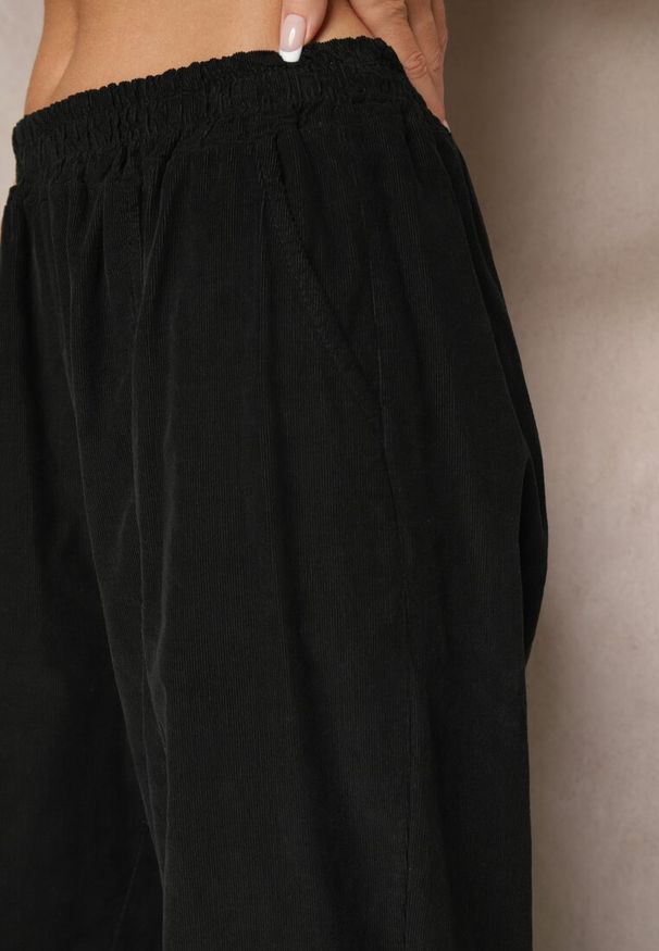 Renee - Czarne Bawełniane Spodnie High Waist w Klasycznym Stylu Arivora. Okazja: na co dzień. Stan: podwyższony. Kolor: czarny. Materiał: bawełna. Styl: klasyczny