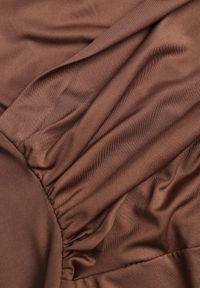 Born2be - Brązowe Body Bez Rękawów z Kopertowym Dekoltem Neaniethra. Okazja: na co dzień. Typ kołnierza: dekolt w serek. Kolor: brązowy. Materiał: jeans, materiał. Długość rękawa: bez rękawów. Styl: casual #4