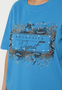 Born2be - Niebieski Bawełniany T-shirt Ozdobiony Nadrukiem Nartzedi. Okazja: na co dzień. Kolor: niebieski. Materiał: bawełna. Wzór: aplikacja, nadruk. Styl: casual #4