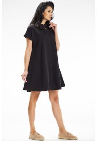 Awama - Trapezowa sukienka mini z pękniętym dekoltem czarna. Kolor: czarny. Typ sukienki: trapezowe. Styl: wizytowy, elegancki. Długość: mini